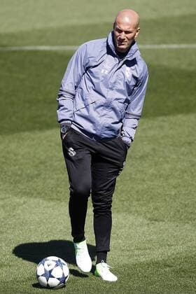 Real Madrid s coach Zinedine Zidane during training session. May 1,2017.  (2017050149)