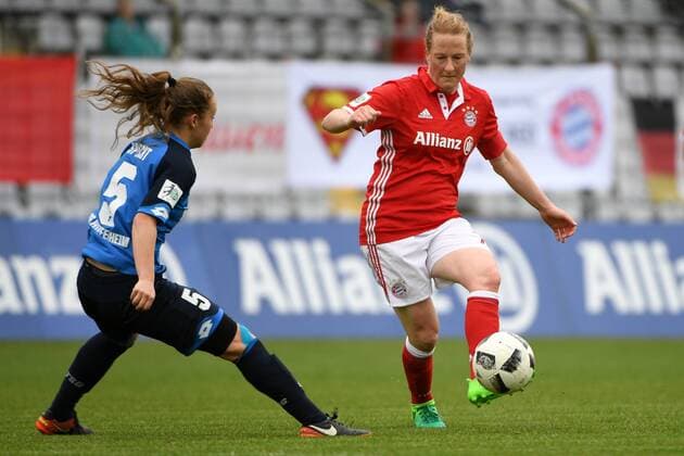v.li.: Michaela Specht (Hoffenheim, 5) Melanie Behringer (FC Bayern München, FCB, 7) im Zweikampf, Duell, duel, tackle, Dynamik, Action, Aktion, Fussball,Allianz Frauen-Bundesliga, FC Bayern München - TSG 1899 Hoffenheim, xslx