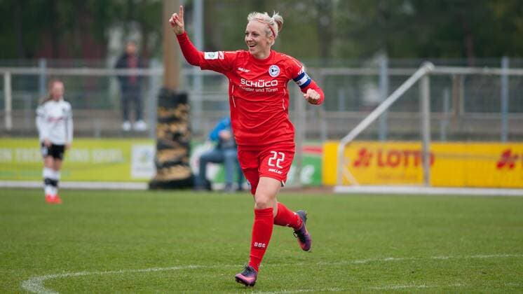 Torschützin Maxine Birker (DSC Arminia Bielefeld, 22) mit Torjubel, Jubel, Freude über das Tor zum 1:1, Fussball, 2. Frauen-Bundesliga Nord, BV Cloppenburg - DSC Arminia Bielefeld, xobx