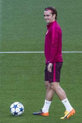 Bilder des Tages - SPORT Antoine Griezmann of Atletico de Madrid during the training before the match of Champions League between Real Madrid and Atletico de Madrid at Santiago Bernabeu Stadium in Madrid, Spain. May 01, 2017.  (20170501040)