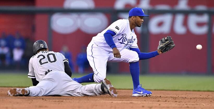 May 1, 2017 - Kansas City, MO, USA - Chicago White Sox s Tyler Saladino advances to second before the throw to Kansas City Royals shortstop Alcides Escobar on a single by Tim Anderson in the third inning on Monday, May 1, 2017 at Kauffman Stadium in Kansas City, Mo. Chicago White Sox vs. Kansas City Royals - ZUMAm67_ 20170501_zaf_m67_044 Copyright: xJohnxSleezerx