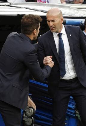 Real Madrid s French coach Diego Simeone (L) greets Atletico de Madrid s Argentinian coach Diego Simeone during the UEFA Champions League semifinal match between Real Madrid and Atletico de Madrid at the Santiago Bernabeu stadium in Madrid, Spain, 02 May 2017. REAL MADRID VS. ATLETICO DE MADRID !ACHTUNG: NUR REDAKTIONELLE NUTZUNG!  Copyright: xChemaxMoyax MAD001 20170502-636293582782174349