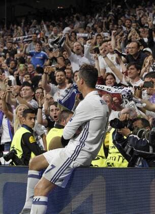 Real Madrid s striker Cristiano Ronaldo jubilates the second goal of the team during the UEFA Champions League semifinal match between Real Madrid and Atletico de Madrid at the Santiago Bernabeu stadium in Madrid, Spain, 02 May 2017. REAL MADRID VS. ATLETICO DE MADRID !ACHTUNG: NUR REDAKTIONELLE NUTZUNG!  Copyright: xVictorxLerenax MAD001 20170502-636293620025346551