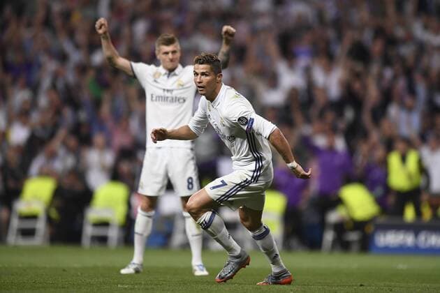 Partido de ida de semifinales de la Liga de Campeones entre el Real Madrid y el Atletico en el Bernabeu. En la imagen, Cristiano Ronaldo celebra su tercer gol. First leg of Champions League semifinals between Real Madrid and Atletico. In this picture, Cristiano Ronaldo celebrates his third goal. xJUANxAGUADOx 