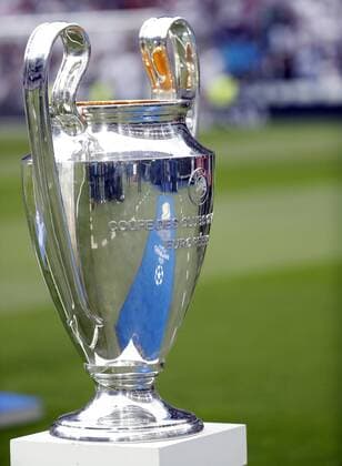 Partido de ida de semifinales de la Liga de Campeones entre el Real Madrid y el Atletico en el Bernabeu. En la imagen, el trofeo. First leg of Champions League semifinals between Real Madrid and Atletico. In this picture, the trophy. xPabloxGarciax 