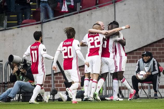 03.05.2017, Amsterdam Arena, Amsterdam, NED, UEFA EL, Ajax Amsterdam vs Olympique Lyon, Halbfinale, Hinspiel, im Bild Ajax players celebrating 1-0 of Davy Klaassen of Ajax Amsterdam Ajax players celebrating 1-0 of Davy Klaassen of Ajax Amsterdam during the UEFA Europa League semi final, 1st leg match between Ajax Amsterdam and Olympique Lyon at the Amsterdam Arena in Amsterdam, Netherlands on 2017 05 03. Amsterdam EP_fil