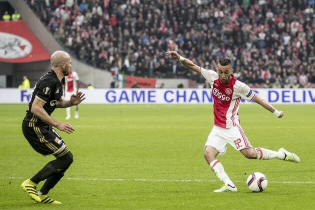 03.05.2017, Amsterdam Arena, Amsterdam, NED, UEFA EL, Ajax Amsterdam vs Olympique Lyon, Halbfinale, Hinspiel, im Bild Hakim Ziyech of Ajax Amsterdam (R), Christophe Jallet of Olypmpique Lyonnais (L) Hakim Ziyech of Ajax Amsterdam (R), Christophe Jallet of Olypmpique Lyonnais (L) during the UEFA Europa League semi final, 1st leg match between Ajax Amsterdam and Olympique Lyon at the Amsterdam Arena in Amsterdam, Netherlands on 2017 05 03. Amsterdam EP_fil