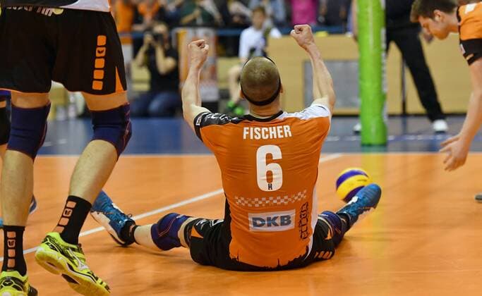 Felix Fischer (BR Volleys), jubelt nach einem Punkt BR Volleys Berlin - VfB Friedrichshafen Deutsche Volleyball Liga, Saison 2016 2017, Herren, Männer, Männer, men, playoff, play-off, Finale, Spiel 2, Volleyball, Deutschland, Germany, Max-Schmeling-Halle Berlin, 3.5.2017