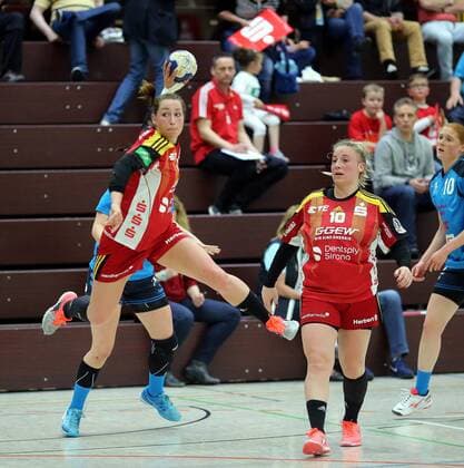 2. Handball-Bundesliga Damen - Saison 2016-2017 - HSG Bensheim vs HSG Kleenheim - Bensheim- 06.05.2017 v. l. Anja Ernsberger Bensheim, Caroline Thomas Bensheim Aktion, Zweikampf -