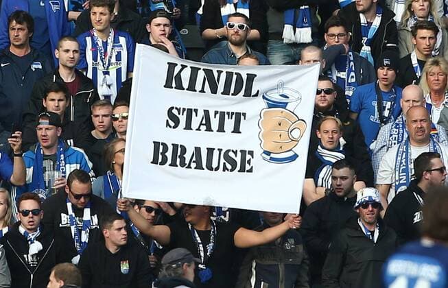 Kindl statt Brause - anti RBL Plakat Fußball Fussball DFL Bundesliga Herren Saison 2016 2017 06.05.2017 Hertha BSC Berlin vs. RB Leipzig RBL