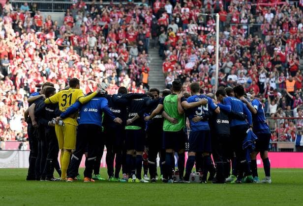 06.05.2017, xfux, Fussball 1.Bundesliga, FC Bayern Muenchen - SV Darmstadt 98, emspor, emonline, v.l. Spieler von SV Darmstadt 98 enttaeuscht, enttaeuscht schauend, dissapointed Muenchen