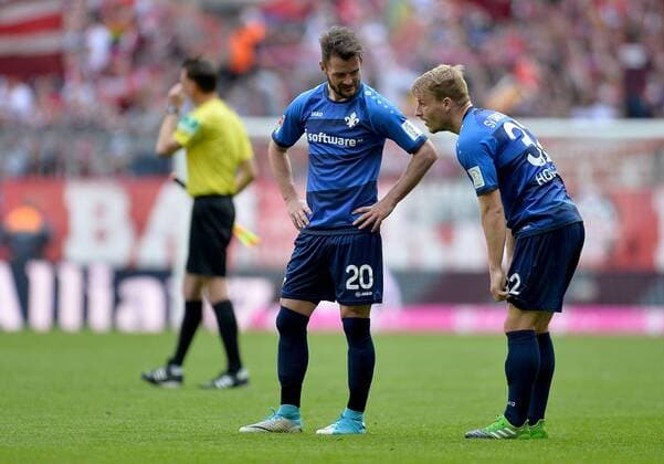 06.05.2017, xfux, Fussball 1.Bundesliga, FC Bayern Muenchen - SV Darmstadt 98, emspor, emonline, v.l. Marcel Heller (SV Darmstadt 98), Fabian Holland (SV Darmstadt 98) enttaeuscht, enttaeuscht schauend, dissapointed Muenchen