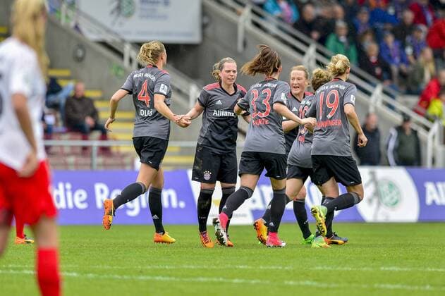 1. Frauen-Fußballbundesliga: 1. FFC Frankfurt - FC Bayern Muenchen; 07.05.2017 Anschlusstreffer zum 2:1 durch Caroline Abbé (FC Bayern Muenchen); 1. FFC Frankfurt - FC Bayern Muenchen am 07.05.2017 im Stadion am Brentanobad, Frankfurt (Hessen) xkpx