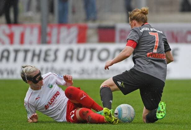 07.05.2017, xjhx, Fussball 1.Bundesliga Frauen, 1.FFC Frankfurt - FC Bayern Muenchen, emspor v.l. Sophie Schmidt (1.FFC Frankfurt), Melanie Behringer (FC Bayern München ) Frankfurt am Main