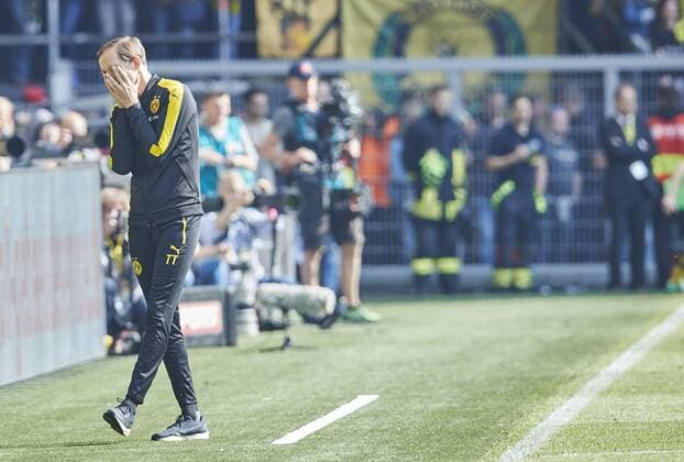 Thomas TUCHEL, Chef - Trainer BVB , Emotionen, enttaeuscht, Enttaeuschung, Frust, frustriert, Trauer ,traurig, verzweifelt, Verzweiflung BORUSSIA DORTMUND - TSG 1899 HOFFENHEIM 2-1 Fussball 1. Bundesliga , Dortmund, am 06.05.2017, 32.Spieltag, Saison 2016 2017, 1.Liga, 1.Bundesliga,