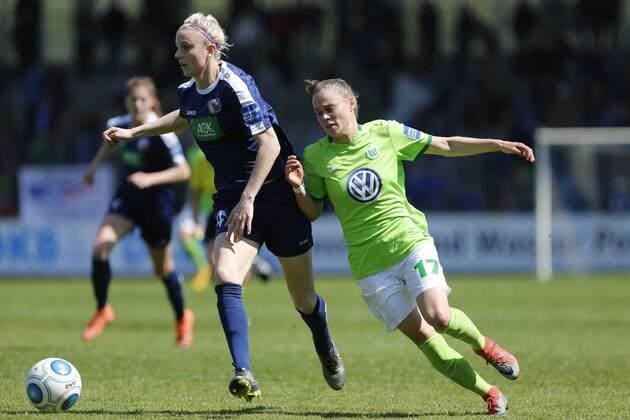 vl Johanna Elsig (Potsdam, 4), Ewa Pajor (Wolfsburg, 17) Zweikampf, Duell, duel, tackle, Dynamik, Action, Aktion, Fussball, Allianz Frauen Bundesliga, 1. FFC Turbine Potsdam - VfL Wolfsburg, xtgx
