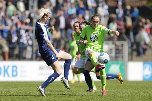 vl Johanna Elsig (Potsdam, 4), Ewa Pajor (Wolfsburg, 17) Zweikampf, Duell, duel, tackle, Dynamik, Action, Aktion, Fussball, Allianz Frauen Bundesliga, 1. FFC Turbine Potsdam - VfL Wolfsburg, xtgx