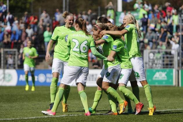 Jubel, Torjubel, Torerfolg, celebrate the goal, goal, celebration, Jubel ueber das Tor, optimistisch, Action, Aktion nach Tor zum 1:2 durch Anna Blässe (Wolfsburg, 9) (m.), Fussball, Allianz Frauen Bundesliga, 1. FFC Turbine Potsdam - VfL Wolfsburg, xtgx