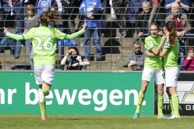 vl Caroline Graham Hansen (Wolfsburg, 26), Tessa Wullaert (Wolfsburg, 10), Sara Björk Gunnarsdottir (Wolfsburg, 7) Jubel, Torjubel, Torerfolg, celebrate the goal, goal, celebration, Jubel ueber das Tor, optimistisch, Action, Aktion, Fussball, Allianz Frauen Bundesliga, 1. FFC Turbine Potsdam - VfL Wolfsburg, xtgx