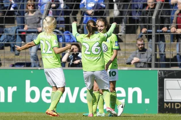 vl Pernille Harder (Wolfsburg, 22), Caroline Graham Hansen (Wolfsburg, 26), Tessa Wullaert (Wolfsburg, 10) Jubel, Torjubel, Torerfolg, celebrate the goal, goal, celebration, Jubel ueber das Tor, optimistisch, Action, Aktion, Fussball, Allianz Frauen Bundesliga, 1. FFC Turbine Potsdam - VfL Wolfsburg, xtgx
