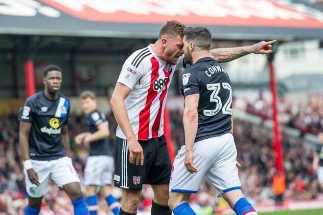 Bilder des Tages - SPORT Tension arise between Harlee Dean of Brentford and Craig Conway of Blackburn Rovers during the EFL Sky Bet Championship match between Brentford and Blackburn Rovers at Griffin Park, London, England on 7 May 2017. Copyright: xSalvioxCalabresex 15310096