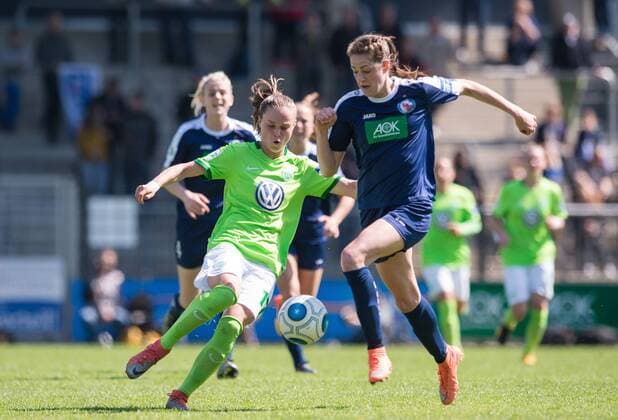 vl: Ewa Pajor (VfL), Inka Wesely (POT) Fussball Frauen 1.Bundesliga Saison 2016 2017, 19.Spieltag: 1.FFC Turbine Potsdam - VfL Wolfsburg in Potsdam, Deutschland am 07.05.2017,