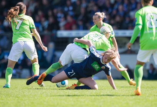 vl: Sara Bjork Gunnarsdottir (VfL), Nilla Fischer (VfL) und Tabea Kemme (POT), Babett Peter (VfL) Fussball Frauen 1.Bundesliga Saison 2016 2017, 19.Spieltag: 1.FFC Turbine Potsdam - VfL Wolfsburg in Potsdam, Deutschland am 07.05.2017,