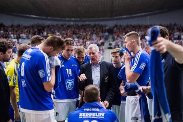 Friedrichshafen, Deutschland, 07.05.2017: Volleyball Bundesliga Saison 2016 2017 Playoff Finale Spiel 3 - VfB Friedrichshafen - Berlin Recycling Volleys. Trainer Vital Heynen (Friedrichshafen)