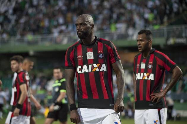 Coritiba x Atl?tico PR CURITIBA, PR - 07.05.2017: CORITIBA X ATLÉTICO PR - Again Atletico PR Grafite did little and Hurricane fans are growing impatient with the attacker. Coritiba vs Atletico PR last match of the end of the Paranaense Championship 2017, held at the Estadio Major Antonio Couto Pereira in Curitiba, PR. (Photo: Guilherme Artigas Fotoarena) x1316513x  GuilhermexArtigas