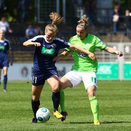 Fussball, Frauen, 1. Bundesliga, Saison 2016 17, 19. Spieltag, 1. FFC Turbine Potsdam - VfL Wolfsburg, Tabea Kemme (Nr. 21, 1. FFC Turbine Potsdam), Alexandra Popp (Nr. 11, VfL Wolfsburg), 07.05.17, Copyright: xMichaelxHundtx xMatthiasxKochx