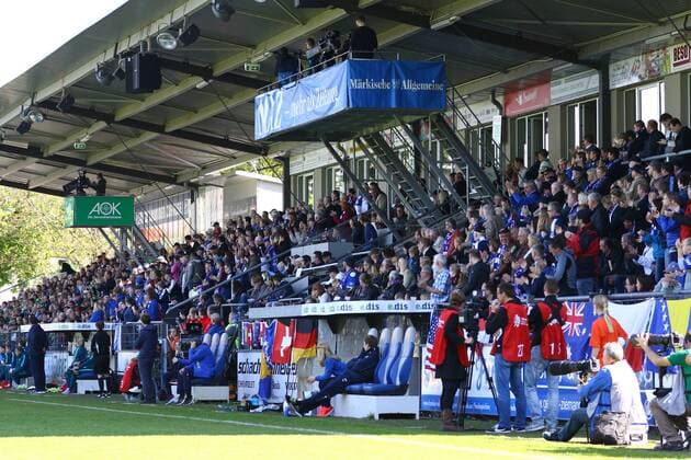 Fussball, Frauen, 1. Bundesliga, Saison 2016 17, 19. Spieltag, 1. FFC Turbine Potsdam - VfL Wolfsburg, Zuschauer auf der Haupttribüne im Karl-Liebknecht-Stadion, 07.05.17, Copyright: xMichaelxHundtx xMatthiasxKochx