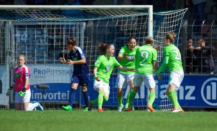 Fussball Frauen 1.Bundesliga 07.05.2017 Potsdam Karl Liebknecht Stadion 1 FFC Turbine Potsdam geg VfL Wolfsburg 1 : 3 1 : 2 durch Anna BLÄSSE ( BLÄSSE ) 9 Vf vlnr TW Lisa SCHMITZ 1 Turbine Viktoria Felicitas RAUCH 19 Turbine Ewa PAJOR 17 Vfl Caroline HANSEN 26 Vfl Sara BJOERK GUNNARSDOTTIR 7 Vfl Anna BLÄSSE ( BLAESSE ) 9 Vfl Caroline HANSEN 26 Vfl