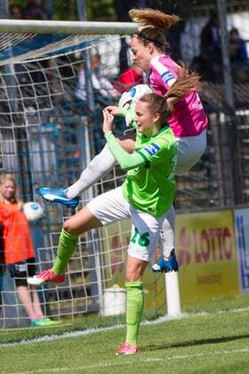 07.05.2017, xfrx, Fussball 1.Bundesliga Damen, Turbine Potsdam - VfL Wolfsburg v.l. Lisa Schmitz (1.FFC Turbine Potsdam),Noelle Maritz (VfL Wolfsburg) Potsdam