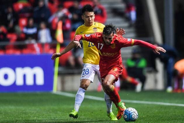 Nikola Mileusnic of Australia s Adelaide United FC, right, challenges Yang Xiaotian of China s Jiangsu Suning FC in their Group H match during the 2017 AFC Champions League in Adelaide, Australia, 9 May 2017. Local Caption Adelaide United FC competes against Jiangsu Suning at 2017 AFC Champions League  20170509_30957