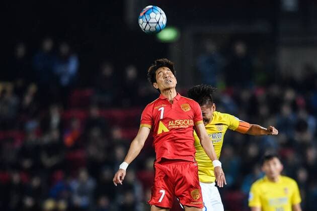 Kim Jae-sung of Australia s Adelaide United FC, front, heads the ball against a player of China s Jiangsu Suning FC in their Group H match during the 2017 AFC Champions League in Adelaide, Australia, 9 May 2017. Local Caption Adelaide United FC competes against Jiangsu Suning at 2017 AFC Champions League  20170509_82410