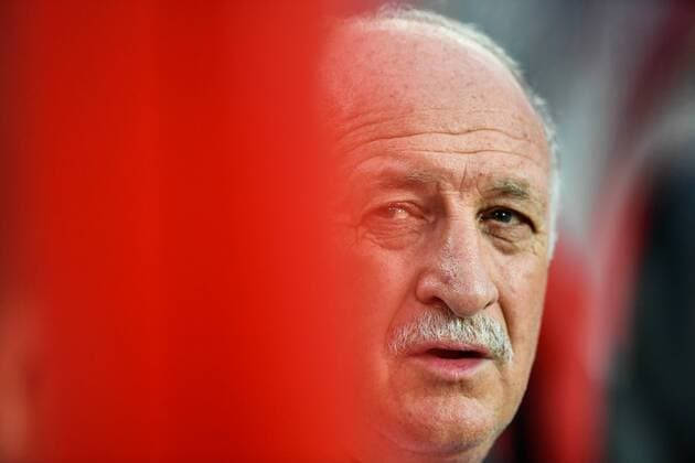 Head coach Luiz Felipe Scolari of China s Guangzhou Evergrande F.C. watches his players competing against South Korea s Suwon Samsung Bluewings in a Group G during the 2017 AFC Champions League in Guangzhou city, south China s Guangdong province, 9 May 2017. Local Caption Guangzhou Evergrande competes against Suwon Samsung Bluewings at 2017 AFC Champions League  20170509_62099