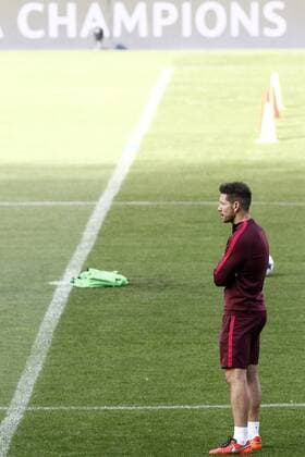 Bilder des Tages - SPORT Atletico de Madrid s coach Diego Pablo Cholo Simeone during training session. May 9,2017.  (20170509188)