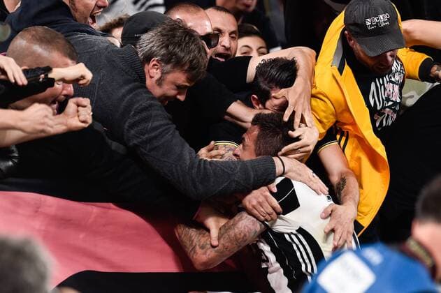 Mario Mandzukic of Juventus celebrates with his supporters scoring first goal during the UEFA Champions League Semi-Final game 2 match between Juventus and Monaco at the Juventus Stadium, Turin, Italy on 9 May 2017. Copyright: xGiuseppexMaffiax 15320038