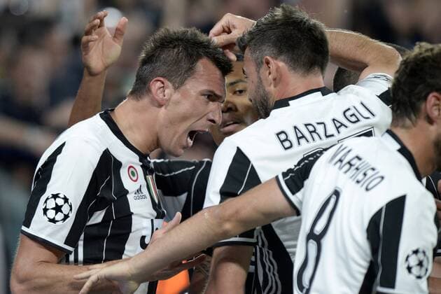 Esultanza gol Mario Mandzukic Juventus Goal celebration with Andrea Barzagli Torino 09-05-2017 Juventus Stadium Football Calcio Champions League 2016 2017 semifinal Juventus - Monaco . Foto Filippo Alfero Insidefoto filippoxalfero
