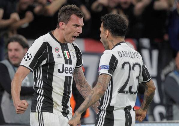 May 9th 2017, Juventus Stadium, Turin, Italy; UEFA Champions League semi-final, Juventus versus AS Monaco 2nd leg; Goal celebration for the opening by Mario Mankovic (juventus)for 1-0 with Dani Alves xLaurentxLairysx  ActionPlus11877594