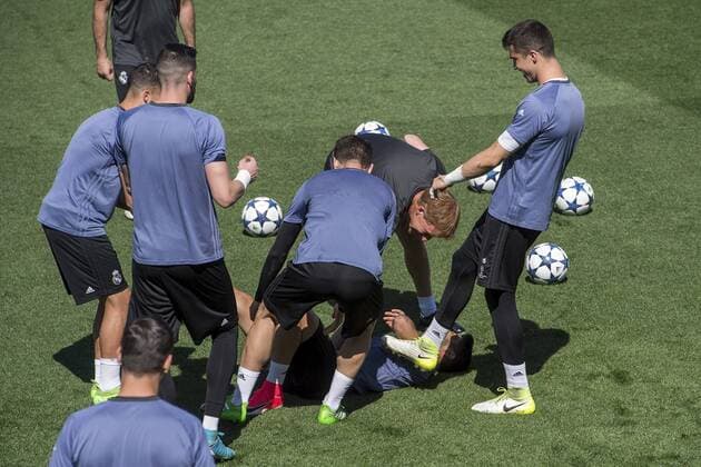 Fußball, CL, Real Madrid Training Entrenamiento del Real Madrid en Valdebebas. En la imagen, Asensio y Yanez. Real Madrid practice at Valdebebas. In this picture, Asensio and Yanez. xJUANxAGUADOx 