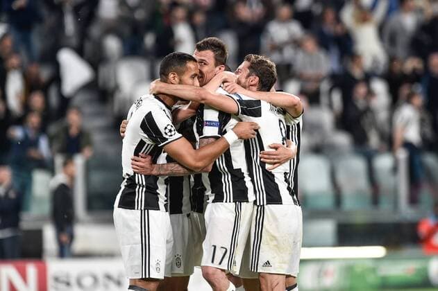 Fußball, CL, Juventus Turin - AS Monaco May 9, 2017 - Rome, Italy - Players of Juventus celebrates the victory during the UEFA Champions League Semi-Final game 2 match between Juventus and Monaco at the Juventus Stadium, Turin, Italy on 9 May 2017. Juventus - Monaco Champions League Semi-Final  - ZUMAn230 20170509_zaa_n230_283 Copyright: xGiuseppexMaffiax