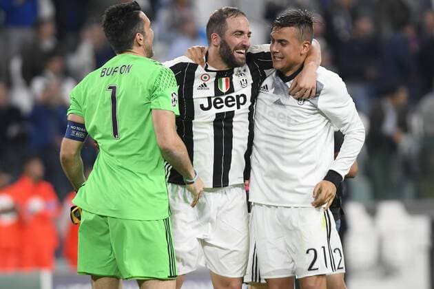 FuÃŸball, CL, Juventus Turin - AS Monaco May 9th 2017, Juventus Stadium, Turin, Italy; UEFA Champions League semi-final, Juventus versus AS Monaco 2nd leg; Gianluigi Buffon celebrates with Paulo Dybala and Gonzalo Higuain xPierpaoloxPiciuccox  ActionPlus11877656