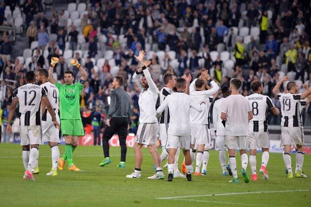 Fußball, CL, Juventus Turin - AS Monaco 01 Gianluigi Buffon (juv) - 15 Andrea Barzagli (juv) - JOIE FOOTBALL : Juventus vs Monaco - Ligue des Champions - 1 2 Finale - 09 05 2017 AnthonyBIBARD FEP Panoramic 