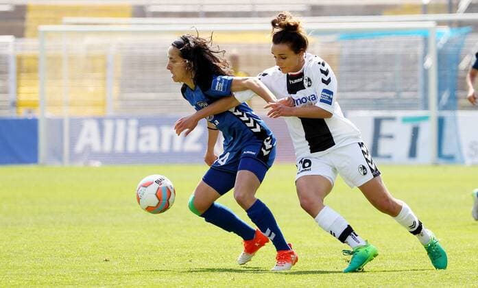 GER, 1.Bundesliga, Frauen, FF USV Jena vs SC Freiburg 10.05.17, Jena, Ernst-Abbe-Sportfeld, GER, Allianz Frauen Bundesliga 1.Bundesliga, Frauen, Saison 2016 2017, 20.Spieltag, FF USV Jena vs SC Freiburg im Bild Dolores Isabel Jacome Da Silva (Jena) gegen Lina Magull (Freiburg)