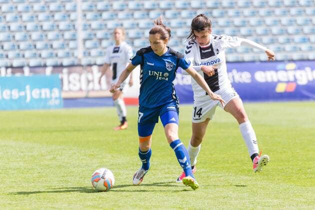 v.li.: Ivana Rudelic (FF USV Jena, 7), Cinzia Zehnder (SC Freiburg, 14); Zweikampf, Duell, Aktion, action, Fußball, Allianz Frauen-Bundesliga, FF USV Jena - SC Freiburg, xprx