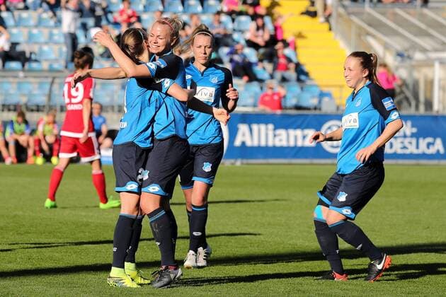 v.li.: Torschützin Leonie Pankratz (TSG, 21), Stephanie Breitner (TSG, 12), Kristin Demann (TSG, 4) und Michaela Specht (TSG, 5), jubeln über das Tor zum 1:0, Jubel, Torjubel, Torerfolg, celebrate the goal, goal, celebration, Jubel ueber das Tor, optimistisch, Action, Aktion, Fussball, Allianz Frauen-Bundesliga, TSG 1899 Hoffenheim - SC Sand, xozx