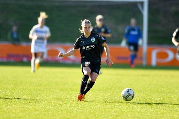 Jackie Groenen (1.FFC Frankfurt) (14) spielt einen Pass, Fussball, Allianz Frauen-Bundesliga, MSV Duisburg - 1.FFC Frankfurt, xmkx