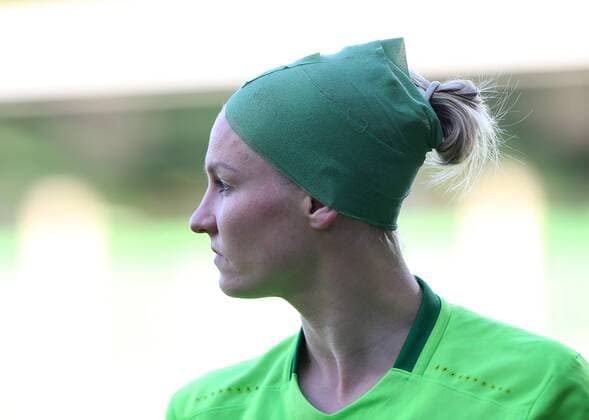 VfL vs Essen, Frauen Wolfsburg, Deutschland. 10.05.2017, FUßBALL - VfL Wolfsburg vs SGS Essen, 1. Allianz Frauen Bundesliga, Saison 2016-17. Bild zeigt: Alexandra Popp (VfL Wolfsburg) verlässt verletzt das Spielfeld Wolfsburg
