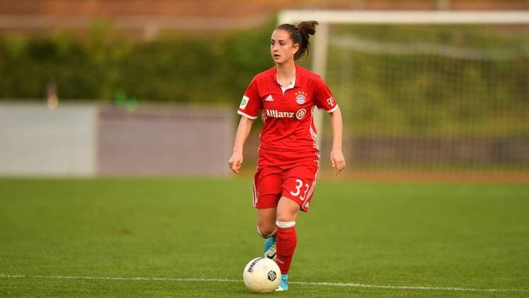 Sara Daebritz (FC Bayern Muenchen) im Vorwärtslauf in Aktion, in Action, Fussball, Allianz Frauen-Bundesliga, Borussia Mönchengladbach - FC Bayern München, xmkx